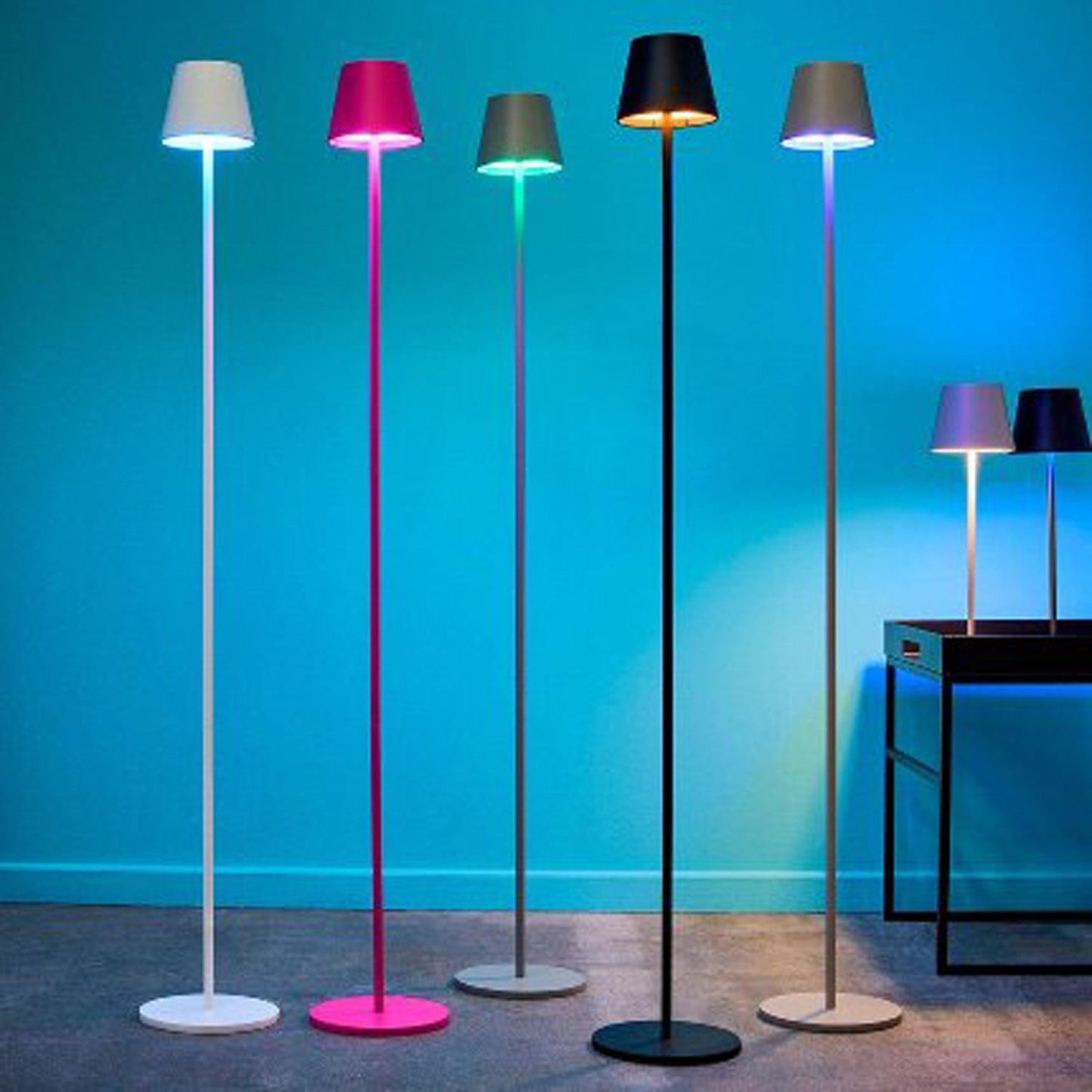 LED Stehleuchte -weiß-