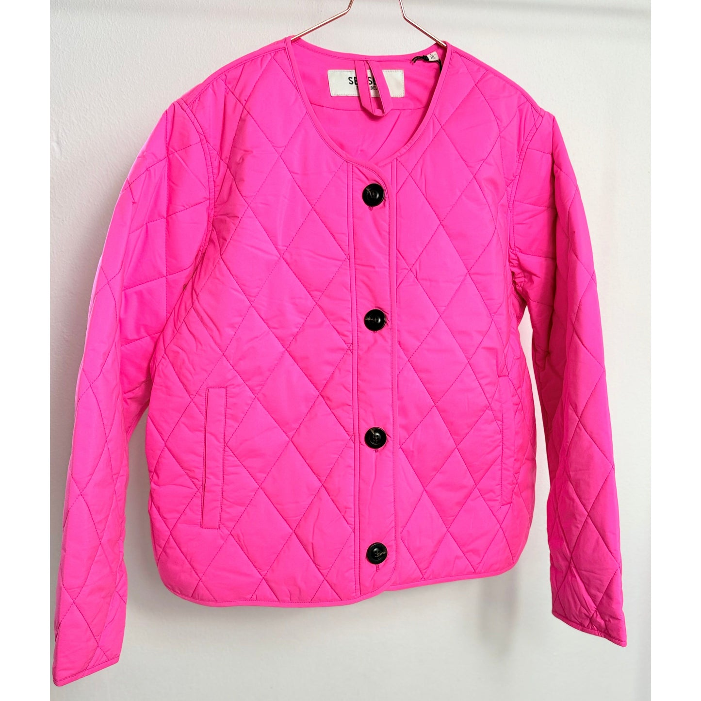 Senses the label Jacke OLI:VIE - vivid pink