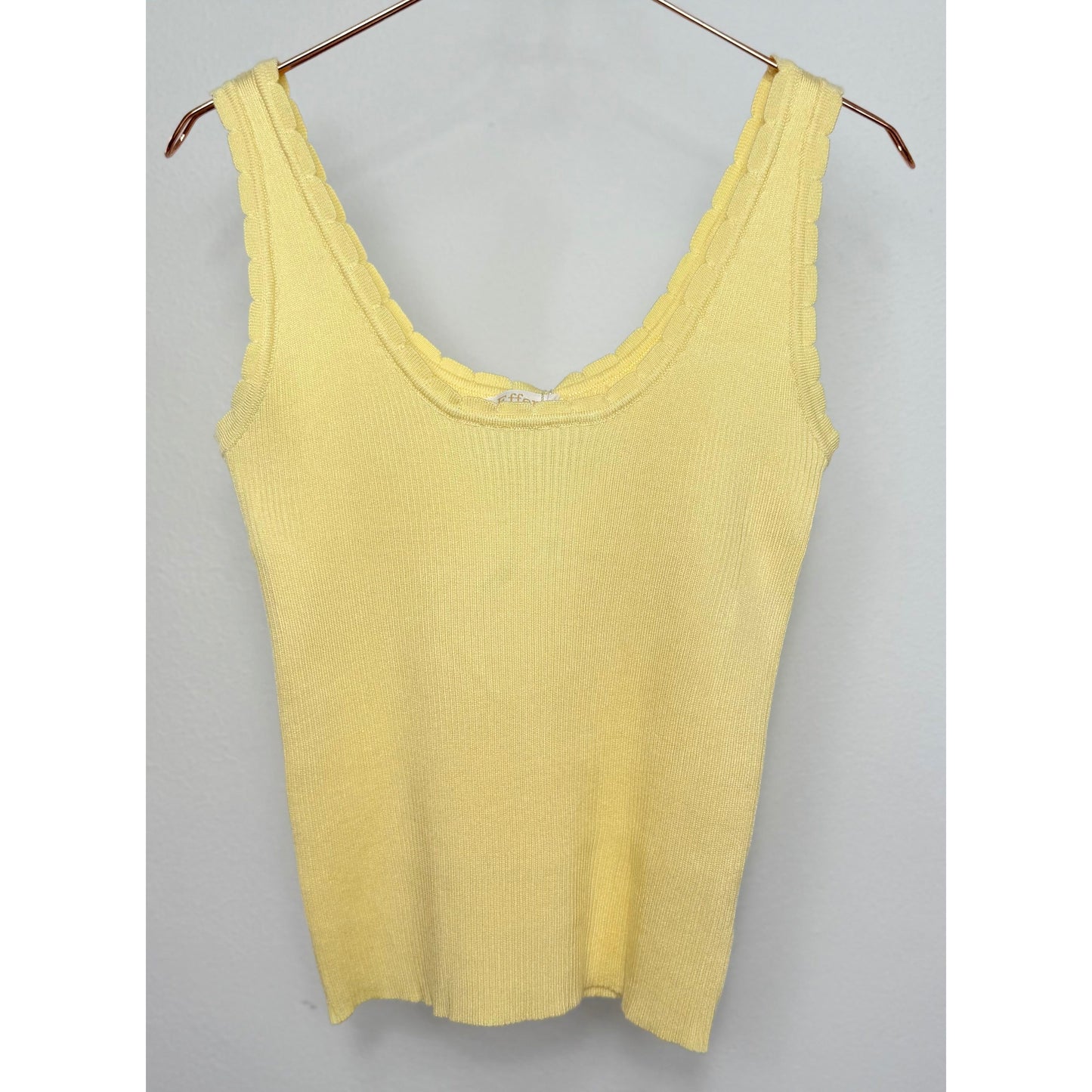 Top -butter yellow