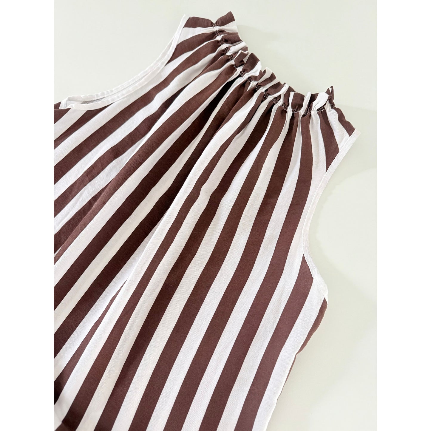 Kleid mit Streifen - braun