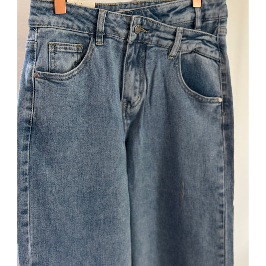 Jeans mit asymmetrischen Bund - Denim