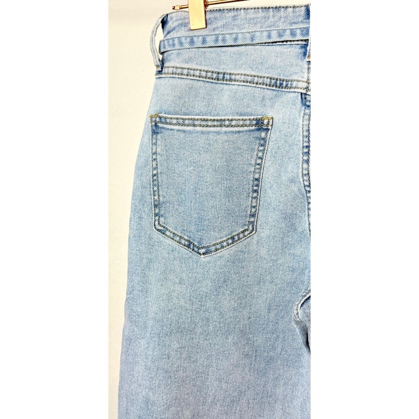 Jeans mit Schleifenband