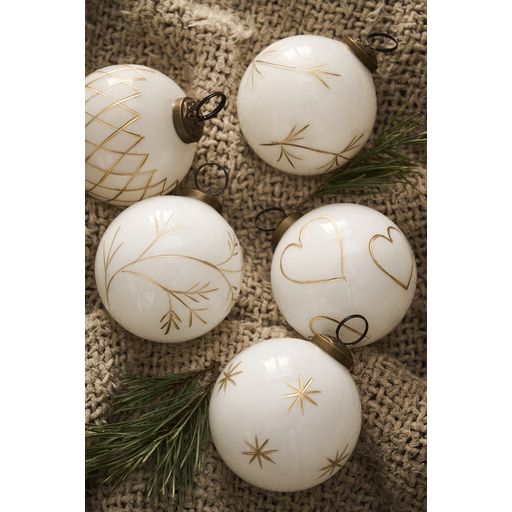 Ib Laursen Weihnachtskugel weiß mit goldfarbener Eingravierung - Stern