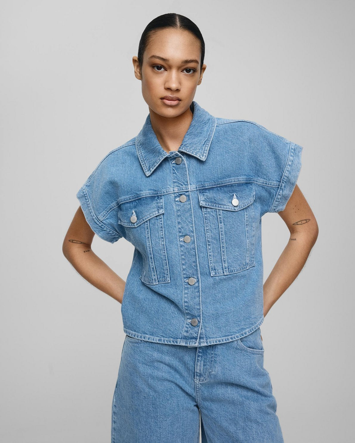 Moss Copenhagen Elida Ada SS Denim Shirt -light blue wash-