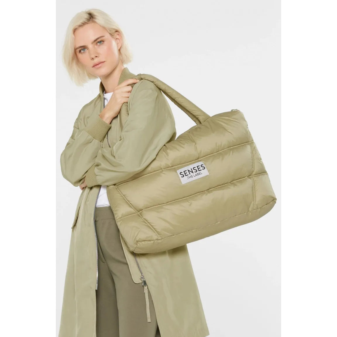 Senses the label Puffer Weekender Bag AMO:RA -light sage
