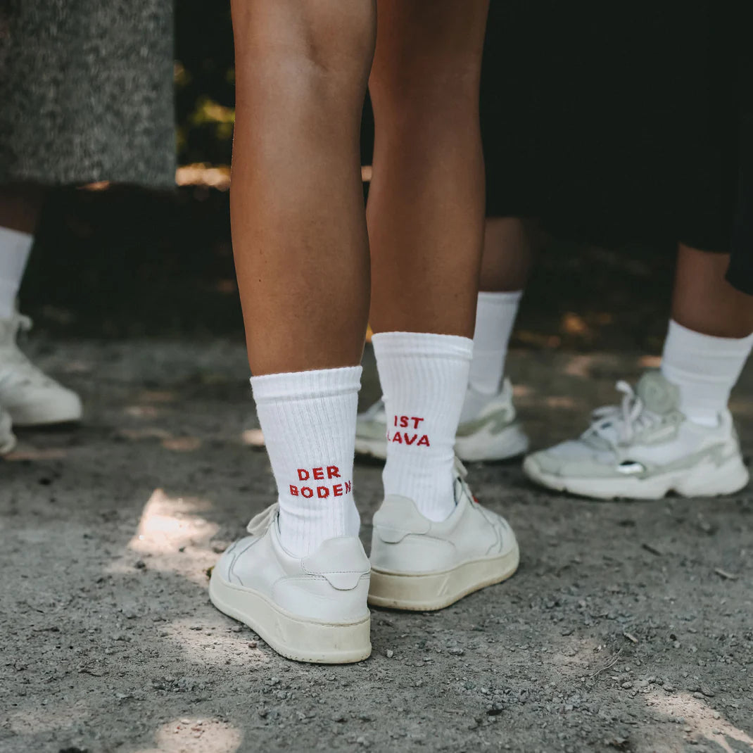 Eulenschnitt Socken -Der Boden ist Lava-