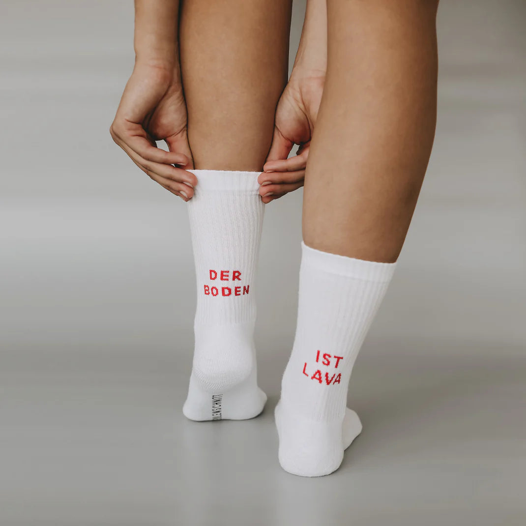 Eulenschnitt Socken -Der Boden ist Lava-