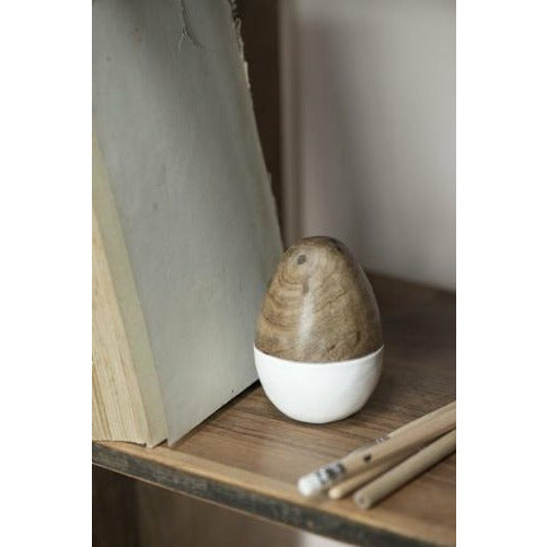 Ib Laursen Osterei stehend