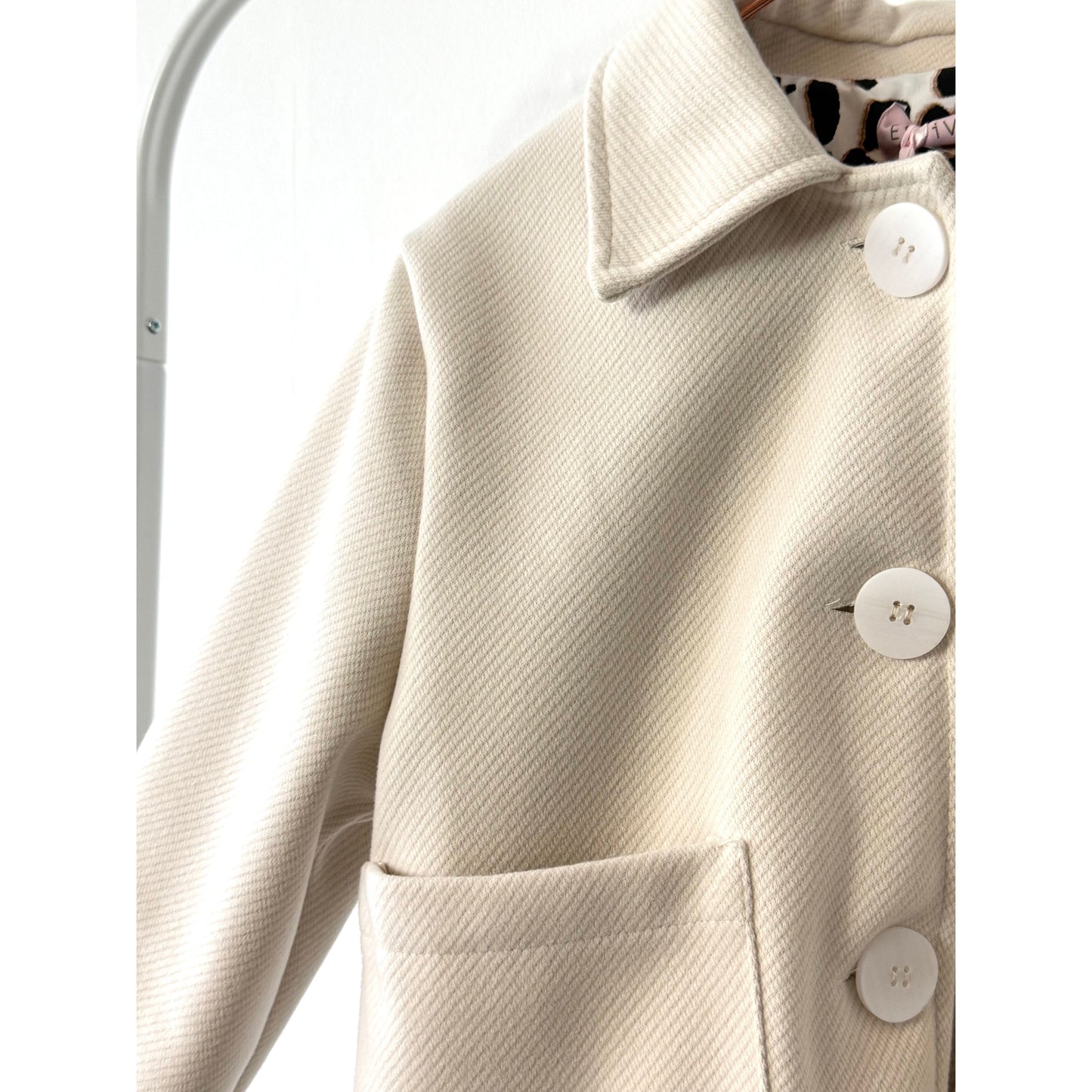 Kurze Jacke -beige-