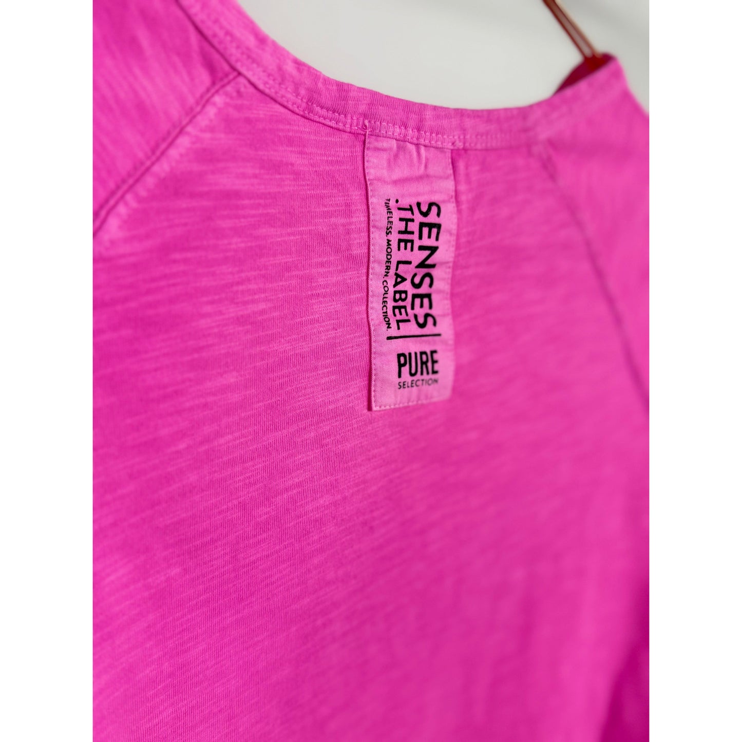 Senses the label T-Shirt TAB:BY -vivid pink