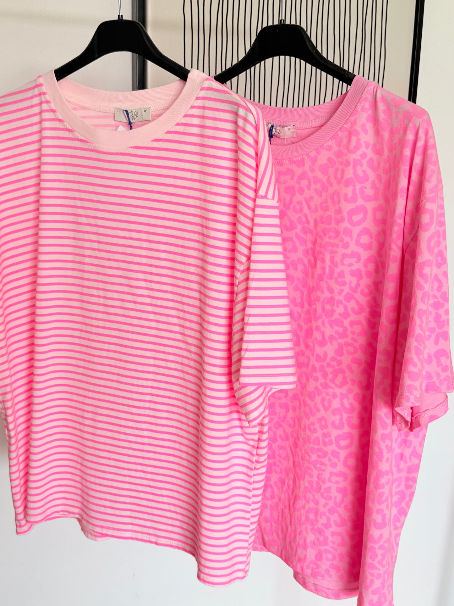 T-Shirt gestreift - neonpink