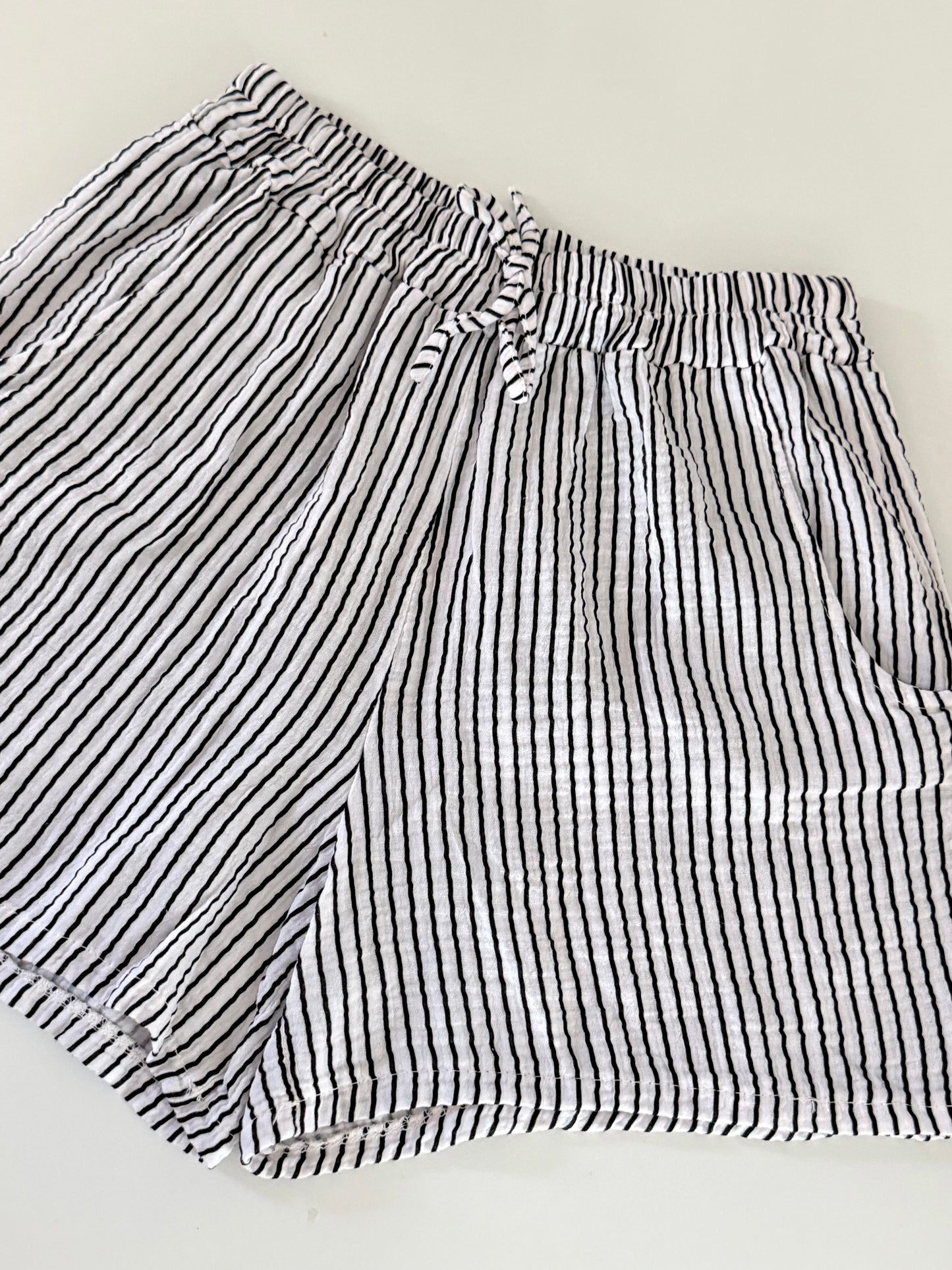 Musselin Shorts - schwarz weiß