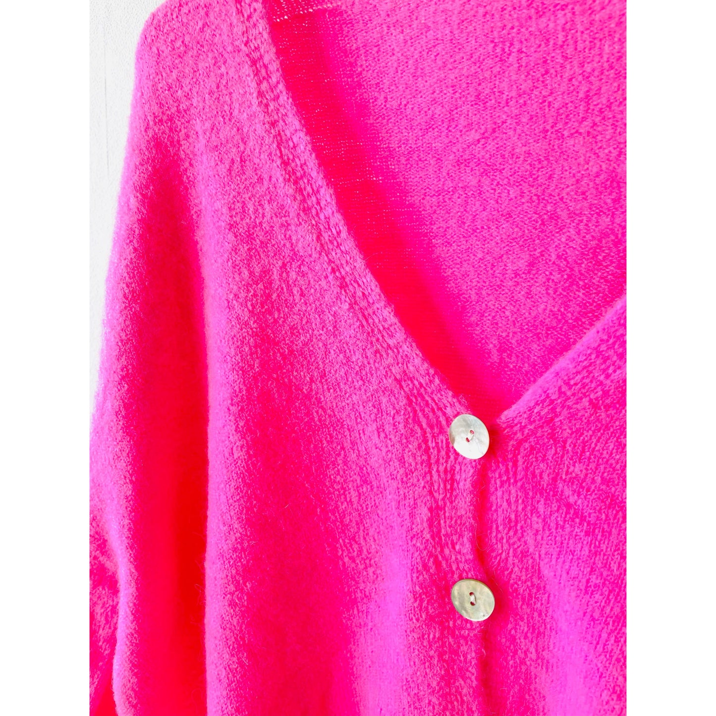 Strickjacke mit V-Ausschnitt -pink-