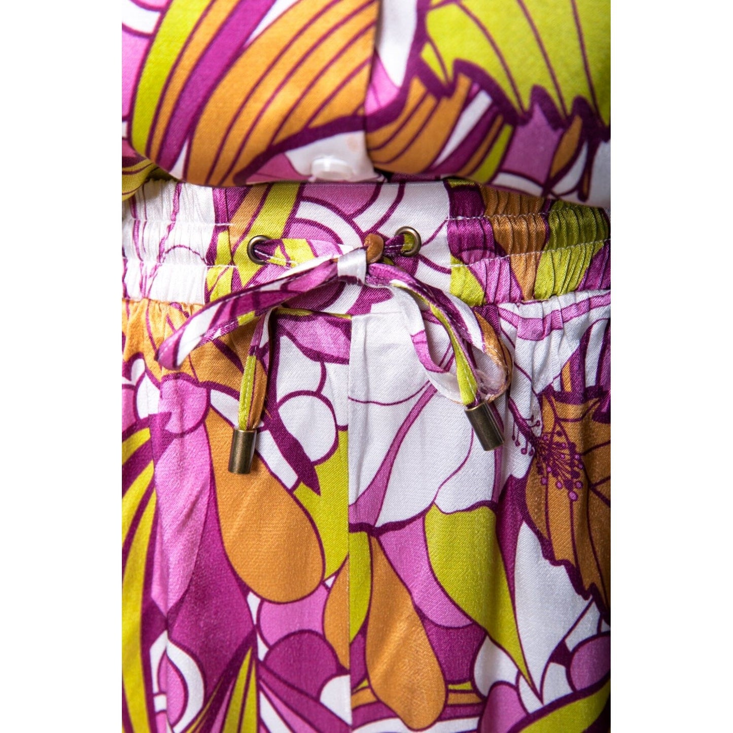 Colourful Rebel Tilly Blumen- Satin-Shorts