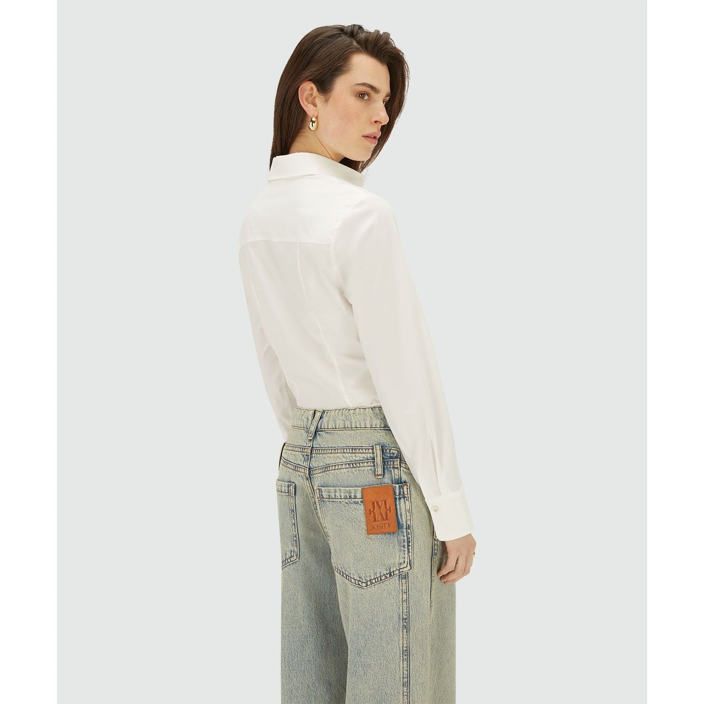 JOSH V eng anliegende Body-Bluse - off white