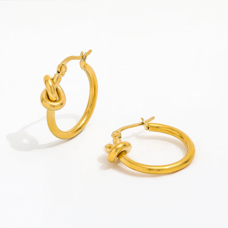 Glam & Glory Nauru Knot Hoop Ohrringe -gold-