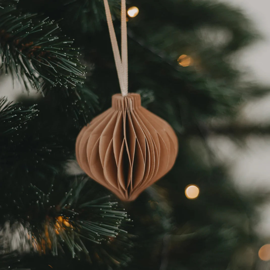 Eulenschnitt Papieranhänger 7cm - braun