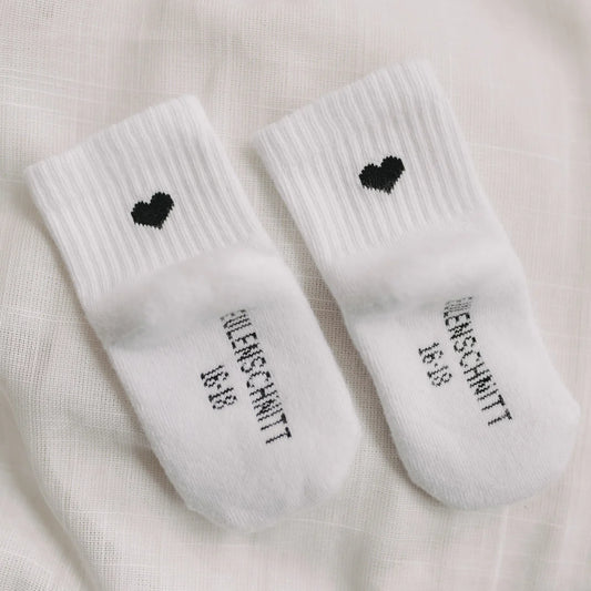 Eulenschnitt Babysocken Herz - schwarz
