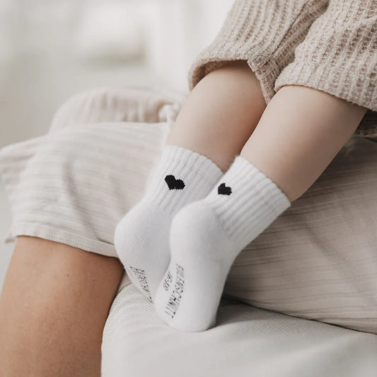 Eulenschnitt Babysocken Herz - schwarz